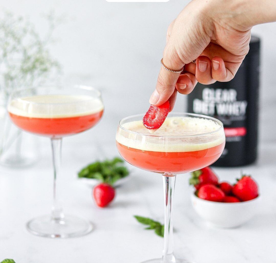 Proteinreicher Erdbeer-Mojito-Wackelpudding