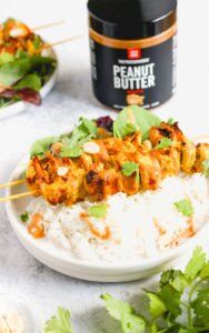 Satay-Hähnchenspieße mit Erdnussbuttermarinade