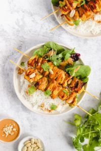 Poulet Saté avec une Sauce au Beurre de Cacahuète