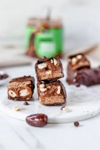 Barres Snickers Vegan Biscuit Caramel Beurre de Cacahuètes
