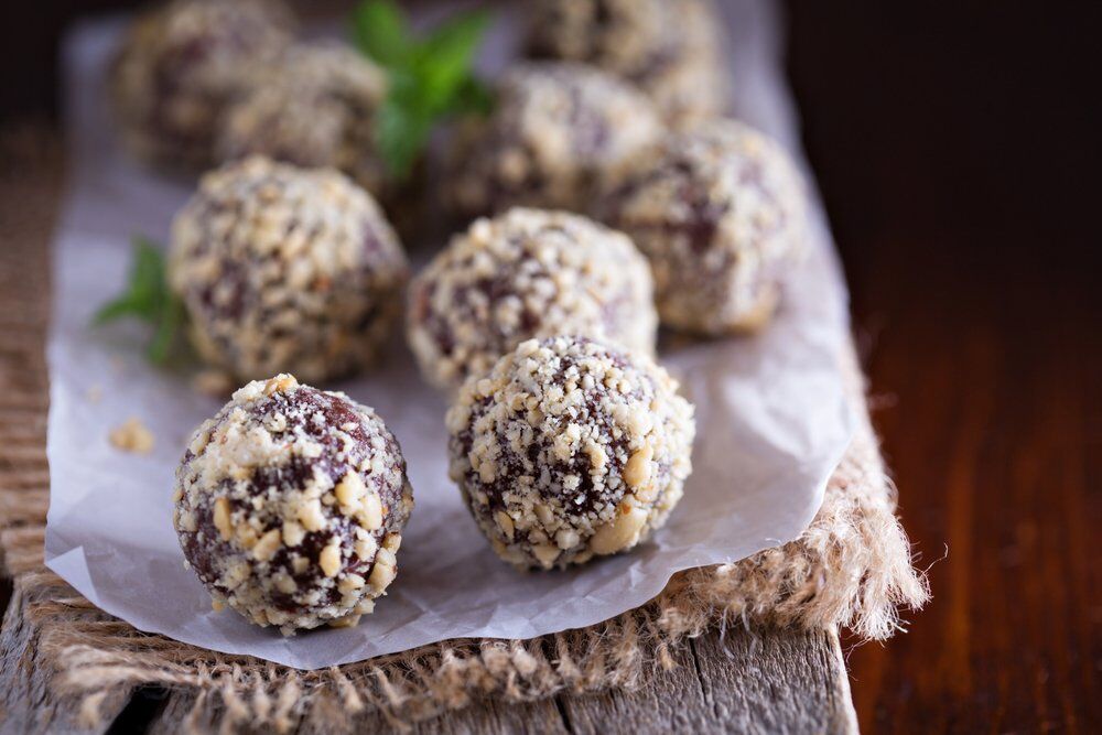 White Chocolate Fudge & Peanut Butter Protein Truffles